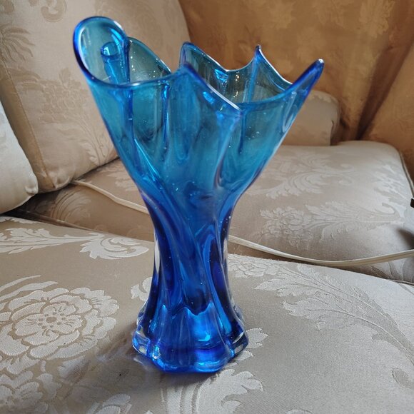 Vintage Blue 💙 Hand Blown 9" Swirled Ruffle Edge Blue Glass Bud Vase - Picture 1 of 7